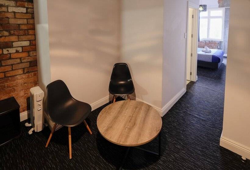 חדר סטנדרט לארבעה, Haka House Auckland K Road