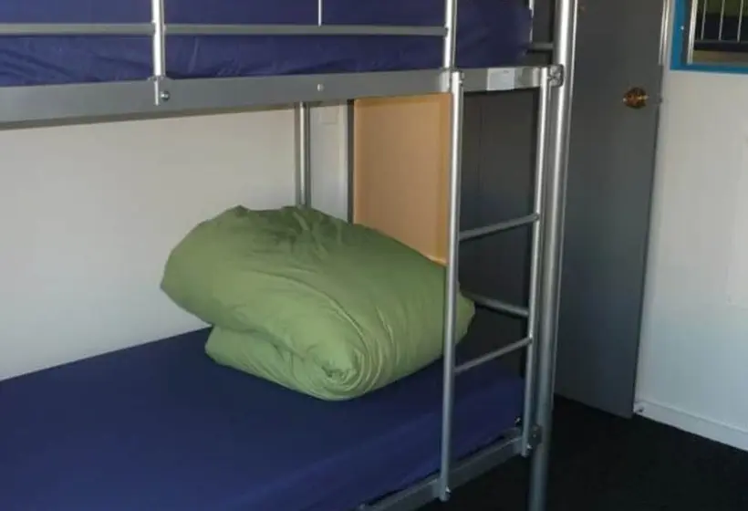 ルームシェアのワンベッド, Mount Backpackers