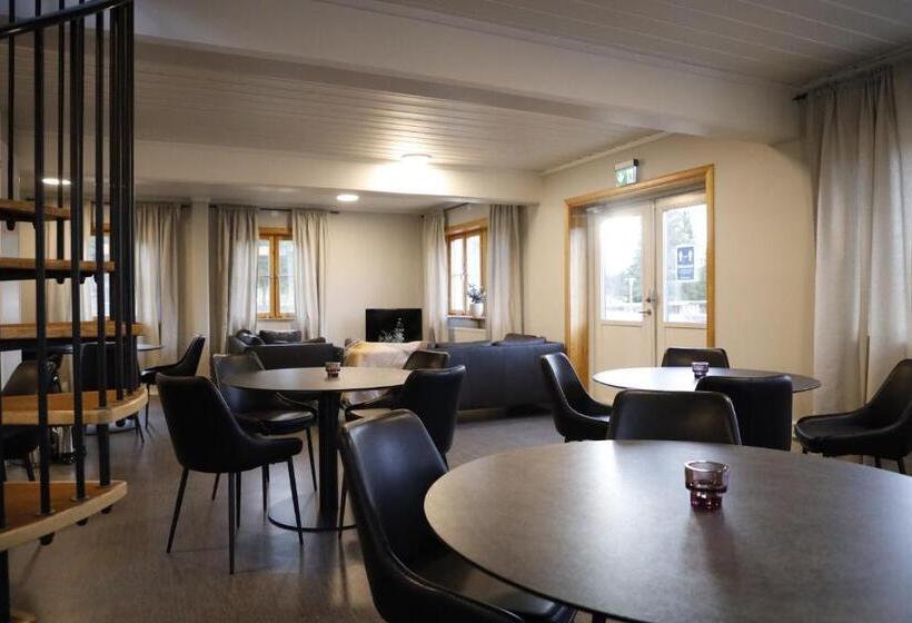 标准四人间共用浴室, Orsa Grönklitt