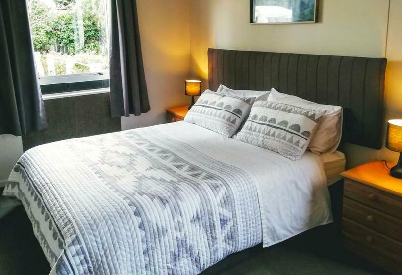 חדר משפחתי, Zula Lodge