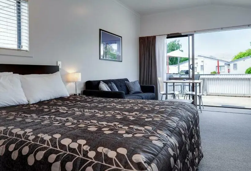 Superior-studio, Anderson Park Motel