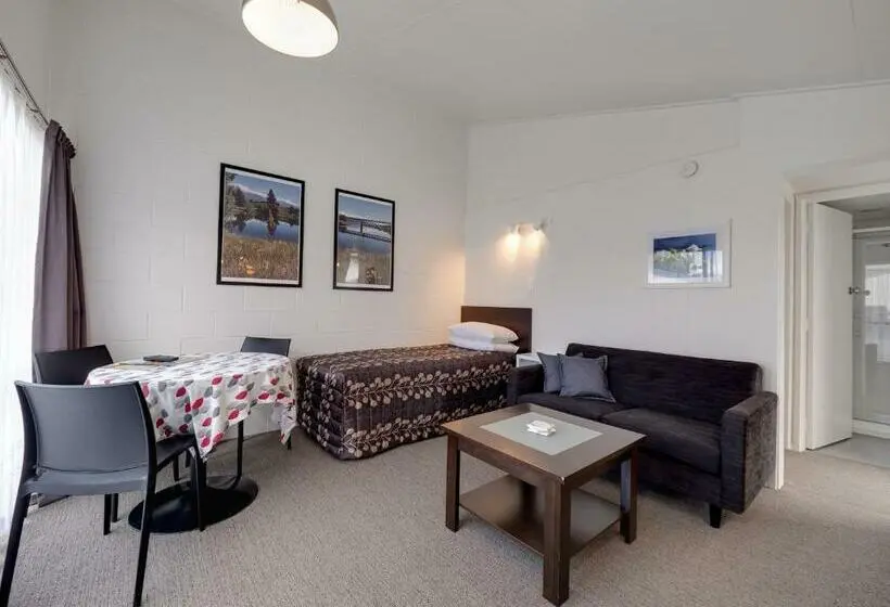 Standard-studio, Anderson Park Motel