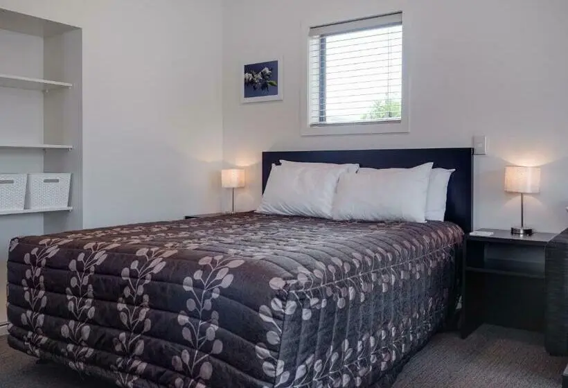 Superior-studio, Anderson Park Motel
