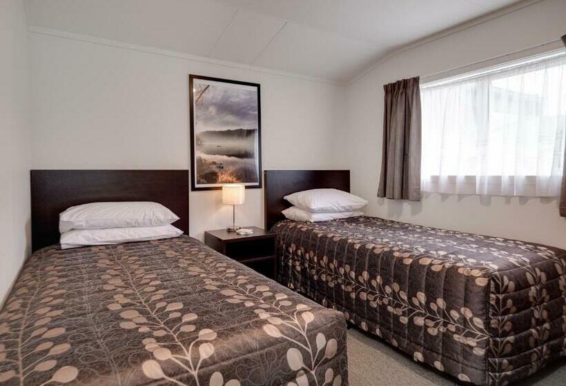 Студио Базик, Anderson Park Motel