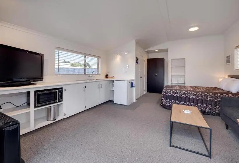 Superior-studio, Anderson Park Motel