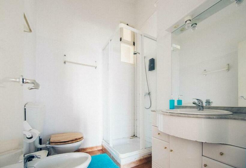 اتاق استاندارد با چشمانداز دریا, Boutique Taghostel