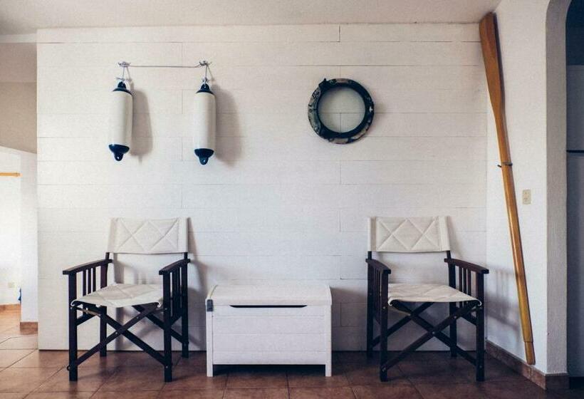 اتاق استاندارد با چشمانداز دریا, Boutique Taghostel