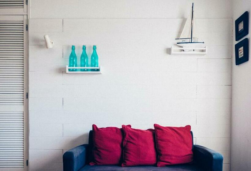 اتاق استاندارد با چشمانداز دریا, Boutique Taghostel