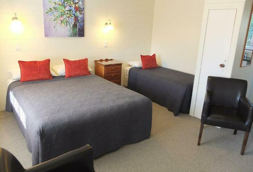 استودیوی استاندارد, Colonial Court Motel