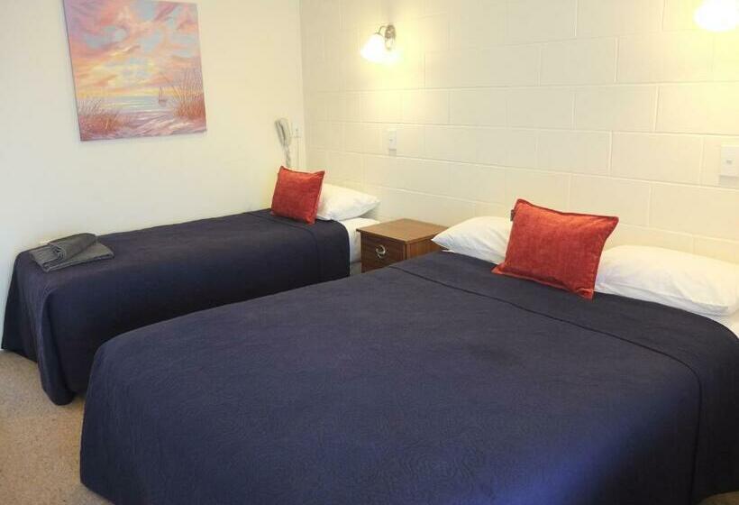 استودیوی استاندارد, Colonial Court Motel