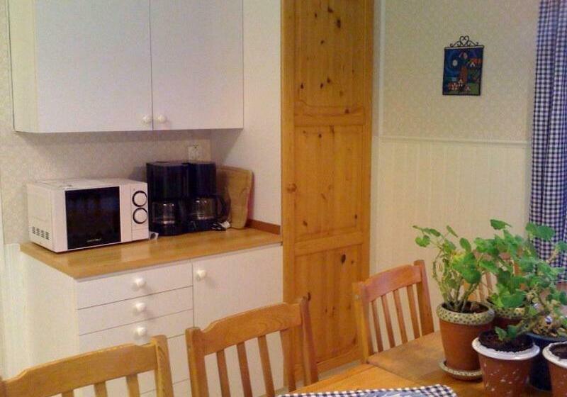 バス共有のスタンダードルーム, Hajstorp Slusscafé & Vandrarhem