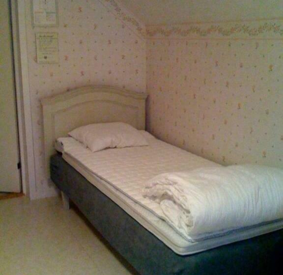 バス共有のスタンダードルーム, Hajstorp Slusscafé & Vandrarhem