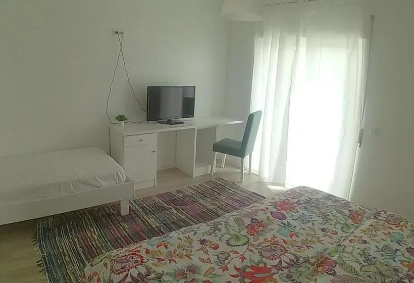Basic Kolmen Hengen Huone, Baleal Spot