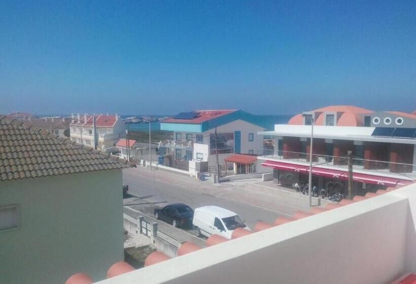 غرفة عائلية, Baleal Spot