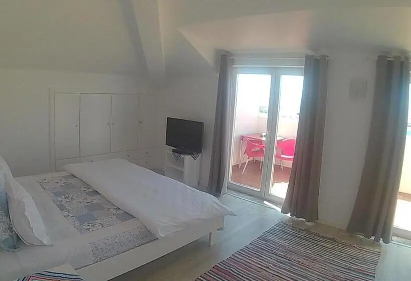 Perhehuone, Baleal Spot