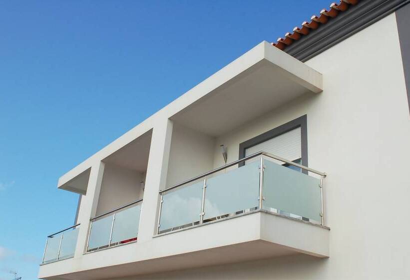 غرفة عائلية, Baleal Spot