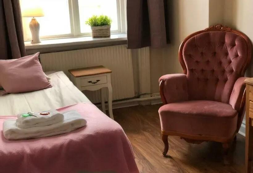 اتاق استاندارد یک تخته با سرویس بهداشتی مشترک, Järnvägshotellet