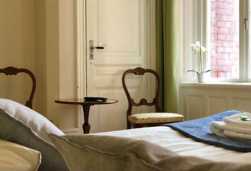 Standard Room Shared Bathroom, Järnvägshotellet