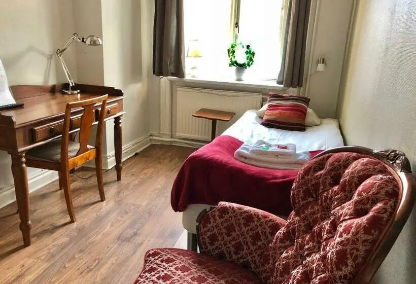 اتاق استاندارد یک تخته با سرویس بهداشتی مشترک, Järnvägshotellet