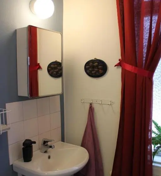 Standard Yhden Hengen Huone Jaettu Kylpyhuone, Stationshusets Hotell Och Café Fd Hotell Lilla Station