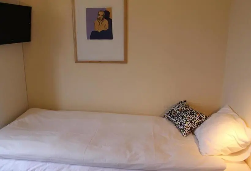 Standard Yhden Hengen Huone Jaettu Kylpyhuone, Stationshusets Hotell Och Café Fd Hotell Lilla Station