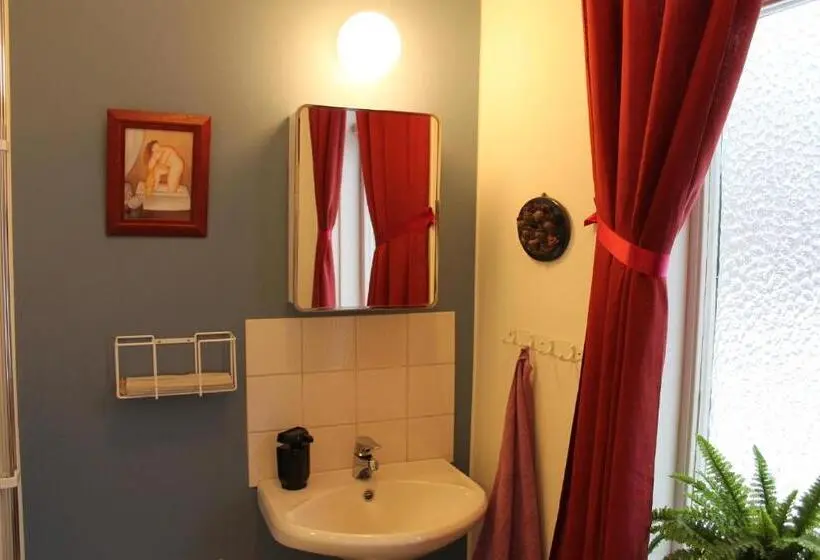 Standard Yhden Hengen Huone Jaettu Kylpyhuone, Stationshusets Hotell Och Café Fd Hotell Lilla Station
