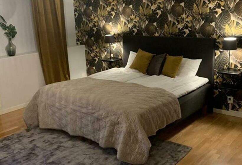 חדר משפחתי, L Ronja