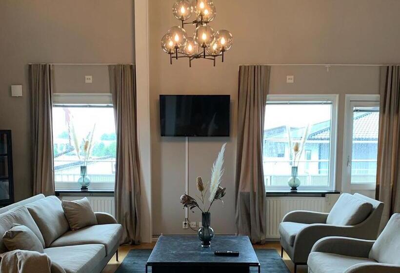 סוויטה משפחתית, L Ronja