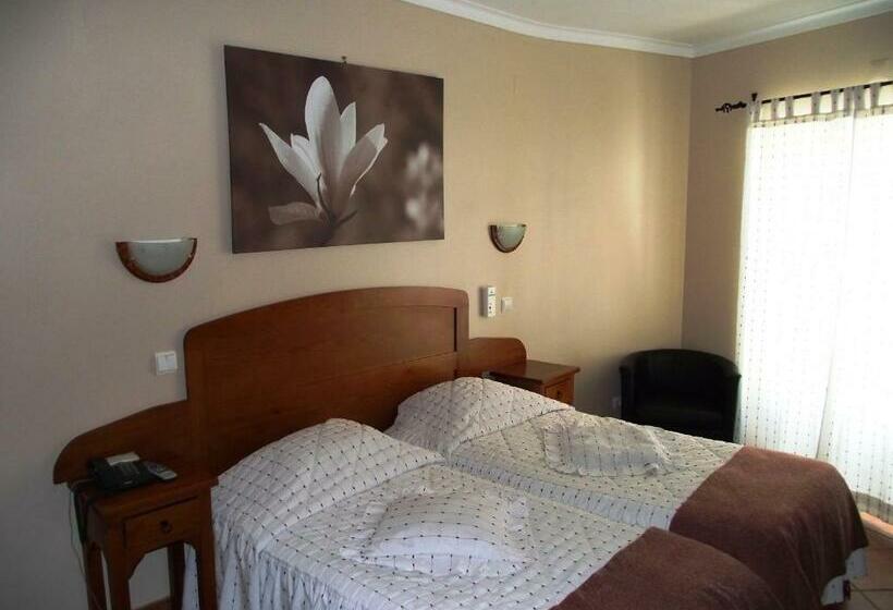 اتاق استاندارد, O Gadanha