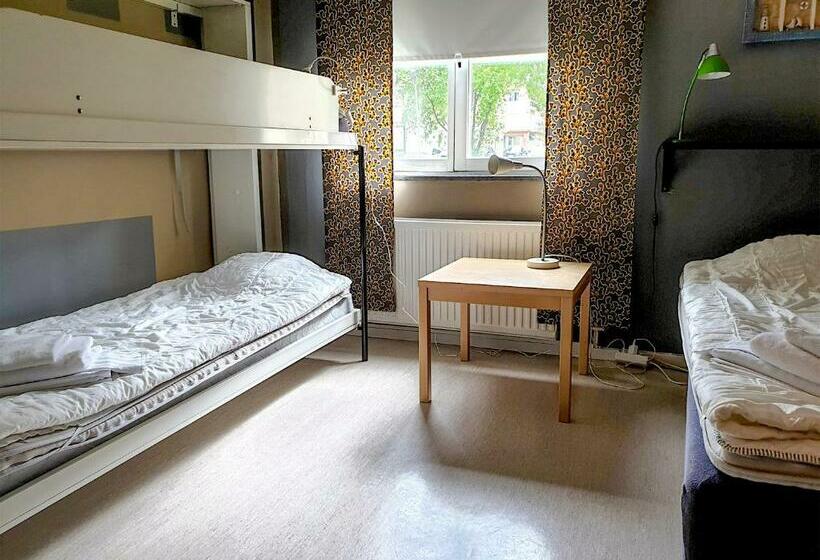 标准三人间, Svefi Vandrarhem   Hostel