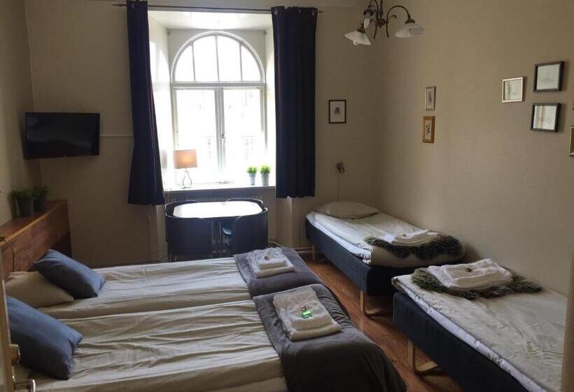 Номер Стандарт Четырехместный Совместный Санузел, Järnvägshotellet