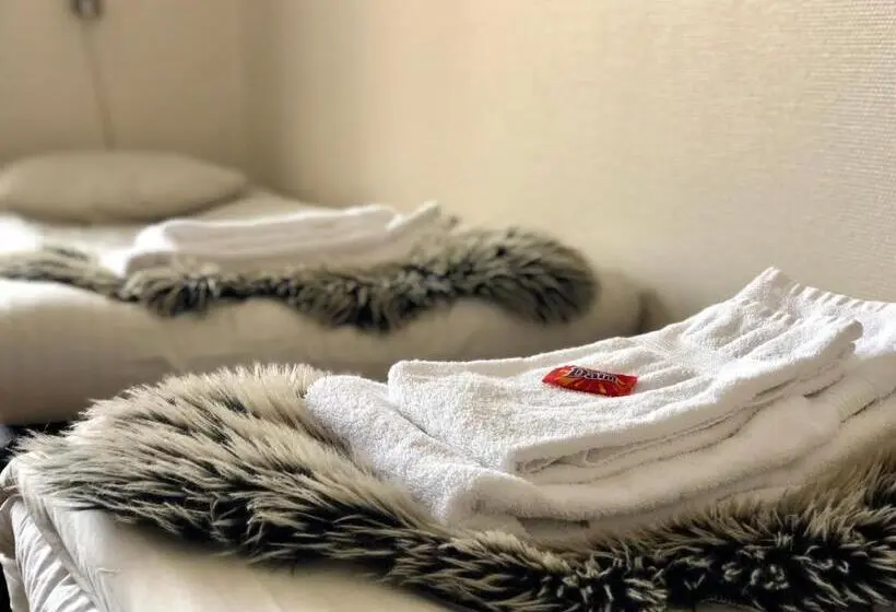 اتاق استاندارد چهارنفره با سرویس بهداشتی مشترک, Järnvägshotellet
