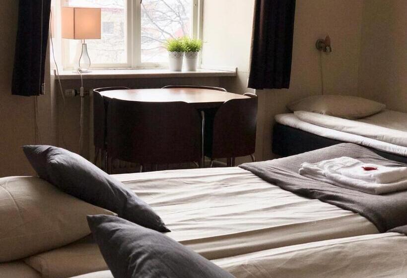 Номер Стандарт Четырехместный Совместный Санузел, Järnvägshotellet