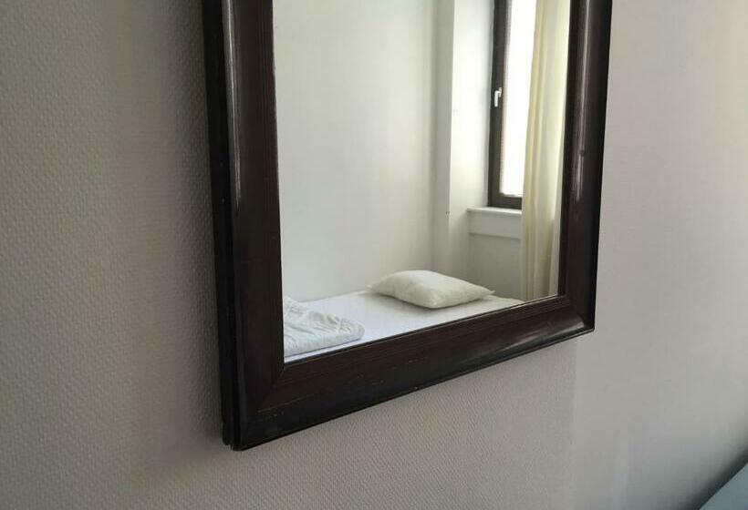 Номер Стандарт Индивидуальный Совместная Ванная, Linne Hostel