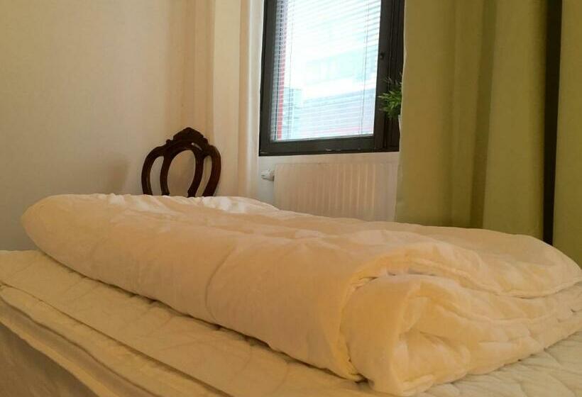 Номер Стандарт Индивидуальный Совместная Ванная, Linne Hostel