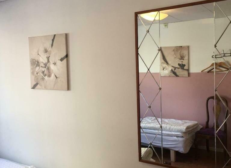 Quarto Estandar Banheiro Compartilhado, Linne Hostel