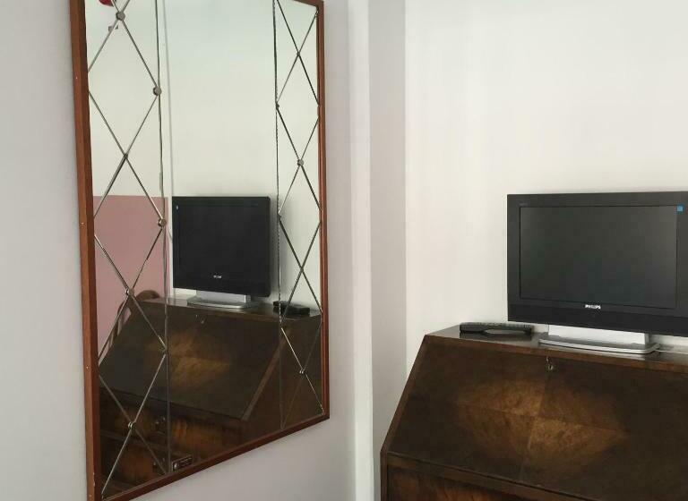 اتاق استاندارد با سرویس بهداشتی مشترک, Linne Hostel