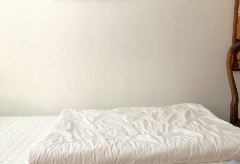 Номер Стандарт Индивидуальный Совместная Ванная, Linne Hostel