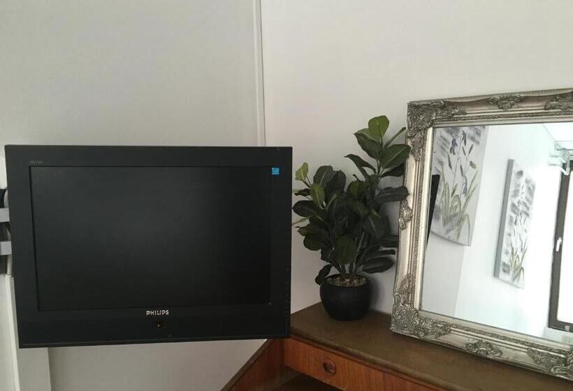 스탠다드 트리픔 룸 공동욕실, Linne Hostel