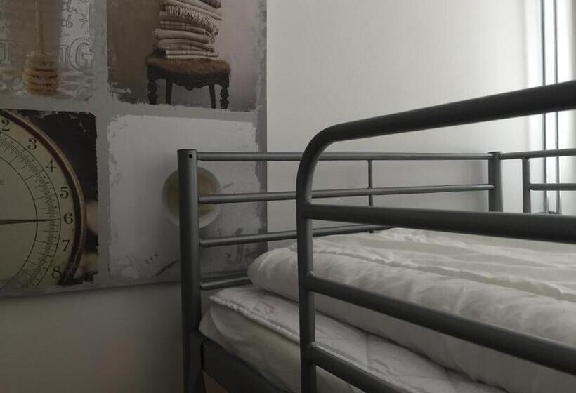 Номер Стандарт Четырехместный Совместный Санузел, Linne Hostel