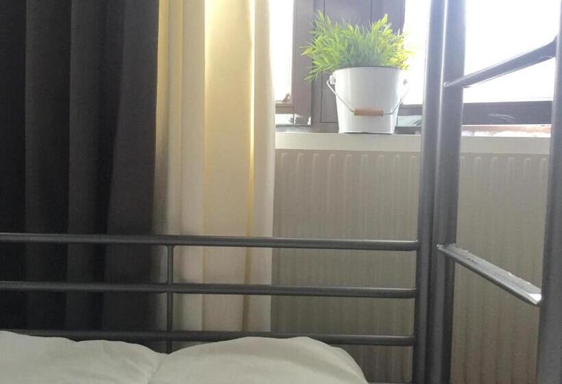 Quarto Quadruplo Estandar Banheiro Compartilhado, Linne Hostel
