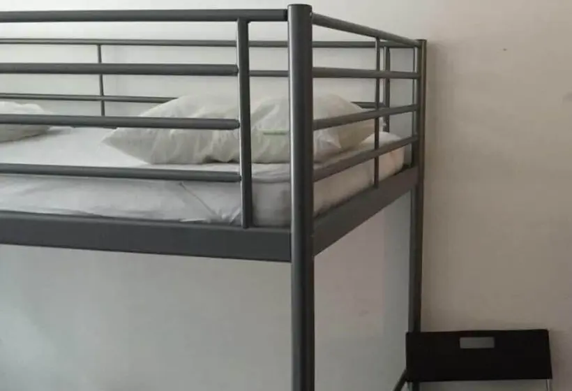 Standard Kolmen Hengen Huone Jaettu kylpyhuone, Linne Hostel
