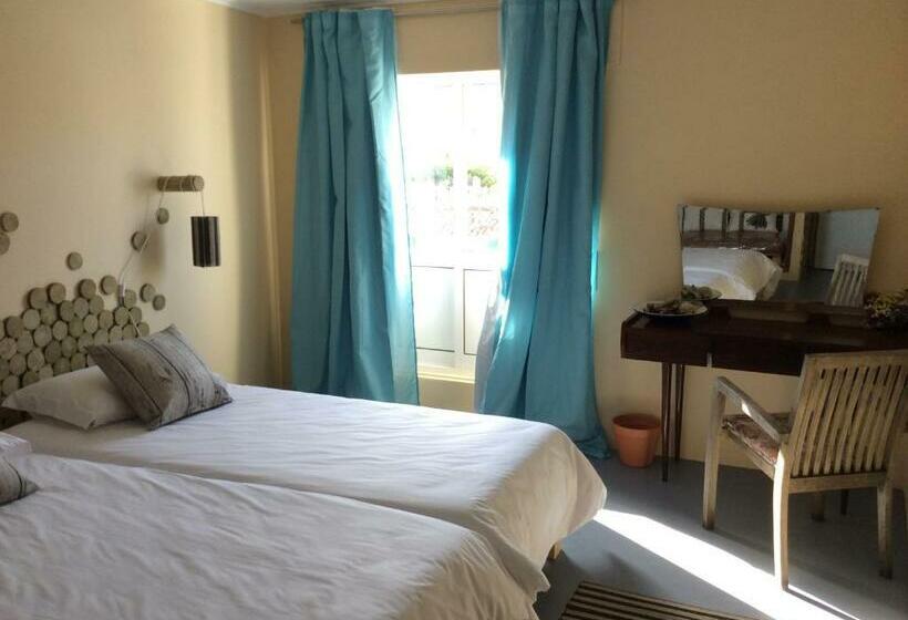 اتاق استاندارد با بالکن, Marina Lounge Hostel