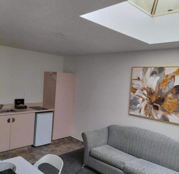 דירת שני חדרים, Apex Motorlodge