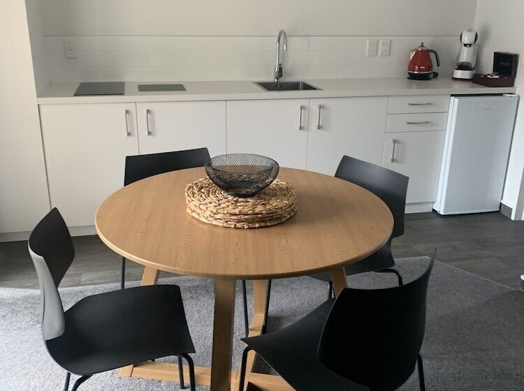 דירת חדר, Apex Motorlodge