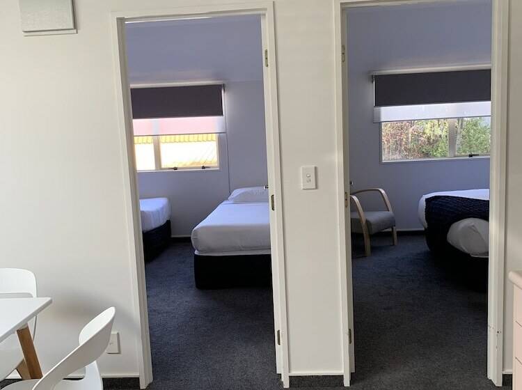 דירת שני חדרים, Apex Motorlodge