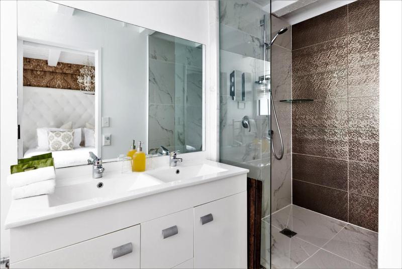 جناح ديلوكس, Orewa Beachcomber