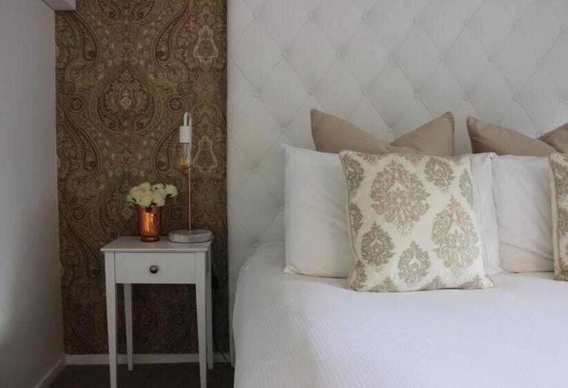 جناح ديلوكس, Orewa Beachcomber