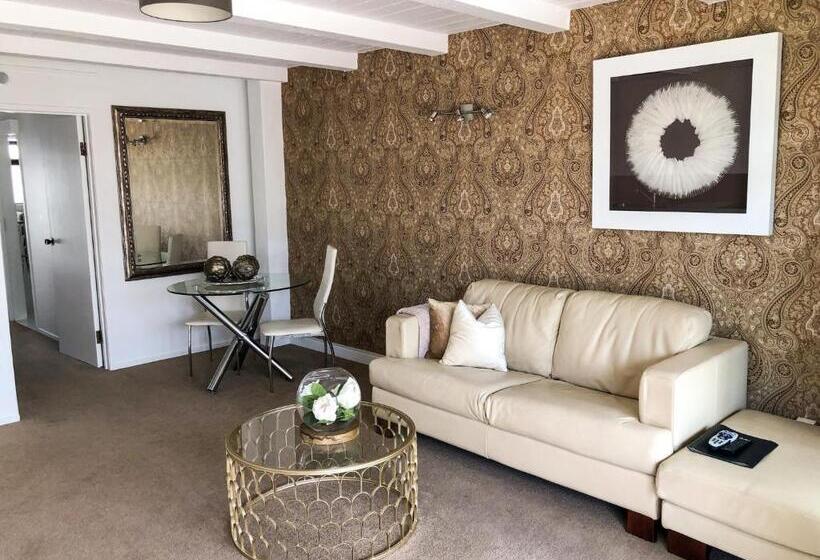 جناح ديلوكس, Orewa Beachcomber