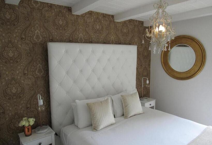 جناح ديلوكس, Orewa Beachcomber